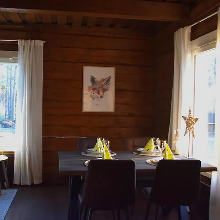 Pine Forest Log House * רובניימי